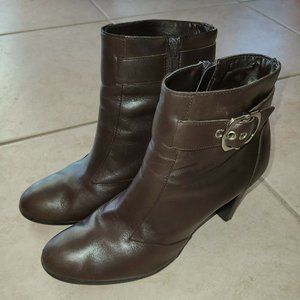 Antonio Melani Women's Size 9M Boots Brown Leather Zip Short Heel Buckle Accent